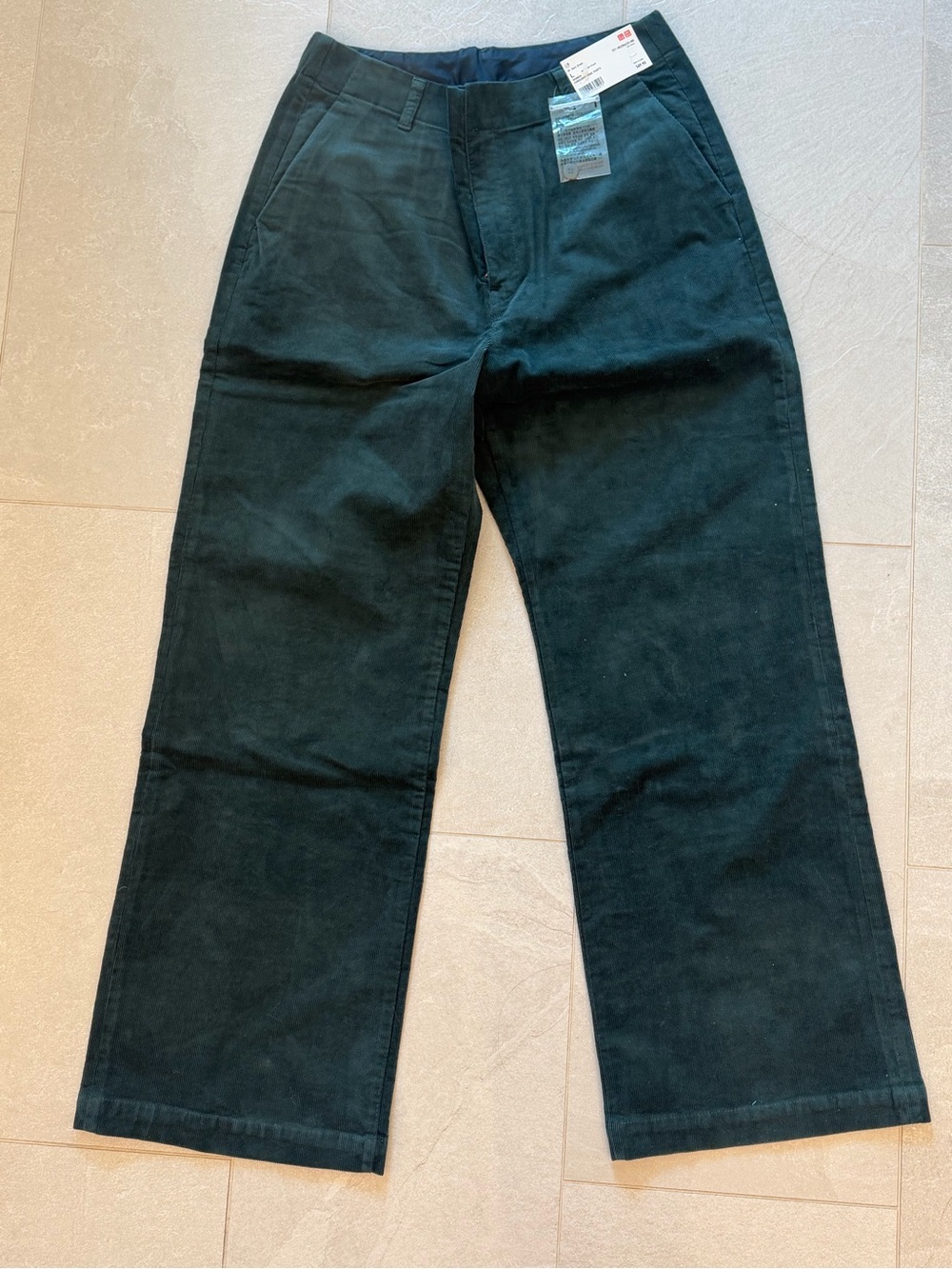 Uniqlo Women’s Dark Green Wide-Leg Corduroy- Size L 30-31 waist. NEW tags on!